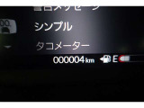届出済未使用車なので走行距離も4km新車保証を継承してお渡しいたします。
