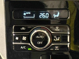 AUTOエアコンを装備しています♪室内の温度を設定するとセンサーが室温を感知して、温度、風量を自動的にコントロ-ルして快適な空間を作ってくれます!