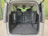 後席を格納すると、これだけの広さが!シーンに合わせたシートアレンジで、大きな荷物も積むことが出来ます♪
