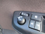 駐車時や狭い道でのすれ違い時に気を使うミラー。電動格納式ドアミラーはそんな時に便利です。