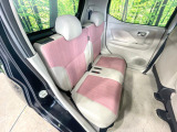 後部座席も気になるようなキズ・汚れやへたり等、大きなダメージはなく、良好な状態です。