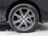 純正のアルミホイール装着車です。タイヤサイズは185/55R16です。