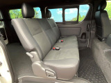 後部座席も気になるようなキズ・汚れやへたり等、大きなダメージはなく、良好な状態です。
