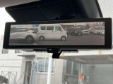 インテリジェント ルームミラー、車両後方のカメラ映像をミラー面に映し出すので、車内の状況や、天候などに影響されずいつでもクリアな後方視界が得られます。