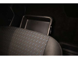 助手席シートアンダートレイ装備!色々収納でき室内もスッキリ!