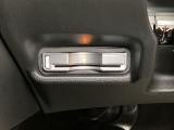 ハンドルの左下にETCがついています。高速道路の料金所の通過も楽々です。 カードの取り出しもしやすい場所についています。