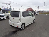 私達は「安さ」だけでなくお客様の「安心」に力を入れております。当社で購入された車両は国家整備士が点検・整備を実施の上ご納車させて頂きます。