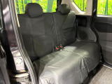 後部座席も気になるようなキズ・汚れやへたり等、大きなダメージはなく、良好な状態です。