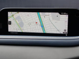 マツダコネクトの8.8インチワイドセンターディスプレイです。『Android Auto』『Apple CarPlay』や独自のコネクテッドサービスに対応したインターフェイスシステムです。
