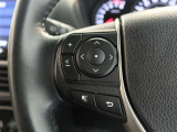 ステアリングスイッチ付き。前方から目を離すことなく操作することが可能です。