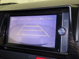 バックモニターも装備しております。バックギアに入れるとナビ画面に車の後方が映し出されます。これで後方確認も安心!