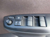 パワーウインドはオールオート機構が付いておりますので、全開・全閉操作が楽にでき便利です。