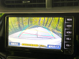 【バックカメラ】駐車時に後方がリアルタイム映像で確認できます。大型商業施設や立体駐車場での駐車時や、夜間のバック時に大活躍!運転スキルに関わらず、今や必須となった装備のひとつです!