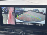 車を真上から見ているように、周囲の状況を把握しながら安心して駐車が行えるアラウンドビューモニター!