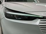 LEDヘッドライトは、点灯の瞬間から最大光量を発揮し、突然暗くなるトンネルなどでの安定感を高めます。