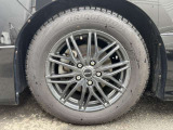 【16インチアルミホイール】外観にマッチしたアルミホイールを装着しております。各種アルミホイールや、スタッドレスタイヤも取扱いしております。是非ご相談ください♪