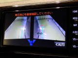 運転席からの目視だけでは見にくい、車両周辺の状況をリアルタイムでしっかり確認できます。