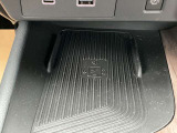 Qi対応ワイヤレス充電器も搭載しております。