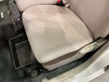 シート下にも収納スぺースがあって便利です!車内もスッキリしております。