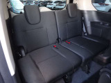 3列目シートはもちろん状態良好☆大人でもゆったりと座って頂けますので、大人数でのお出かけもラクラクです♪ご家族で、気の知れた仲間で、ドライブに行くのが楽しみですね♪