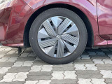 純正アルミホイール。タイヤサイズは185/60R16です。