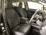 厚みがあって、座り心地のいいシート。運転席も助手席もリラックスしてゆったりと座れます。