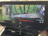 【パノラミックビューモニター】専用のカメラにより、上から見下ろしたような視点で360度クルマの周囲を確認することができます☆死角部分も確認しやすく、狭い場所での切り返しや駐車もスムーズに行えます。