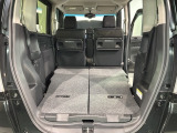 リアシートを倒すと、ラゲッジスペースを広くお使いいただけます!