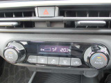 オートエアコンです。簡単な操作で室内を快適な温度になりますので夏場や冬場でも快適なドライブが楽しめます。