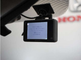 ◆ドライブレコーダー◆映像・音声などを記録する自動車用の装置です。 もしもの事故の際の記録はもちろん、旅行の際の思い出としてドライブの映像を楽しむことができます。※社外品の為、保証対象外