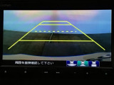 【バックカメラ】運転が苦手な方も車庫入れラクラクです!ギアをリバースに入れれば自動的に切り換わりますので、面倒な操作は不要です♪狭い駐車場もお車を傷つけず安心ですね!