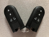 スマートキーを装備しています☆カギをカバンやポケットに入れて頂いた状態でドアロックの開閉やエンジンスタートをして頂けますよ!とても便利な装備です!