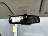 ルームミラーには、上から丸見えアラウンドビューモニターが写るので駐車が苦手な方には便利な装備になりますね♪
