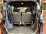 普段のお買い物や通勤、送迎等に十分な荷室スペースを確保しております。セカンドシートを倒すと、大きな荷物の積載も可能です♪