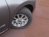 185/70R14タイヤ+アルミホイールです。スタッドレスタイヤや各種オプションのご注文も承っております(^^)!