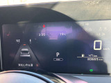 視認性の高いメーターは燃費計も表示されエコな走りを支援します♪