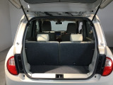 コンパクトボディーなのに、荷室はこんなに広々!たくさん荷物が積めますよ。