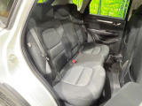 後部座席も気になるようなキズ・汚れやへたり等、大きなダメージはなく、良好な状態です。