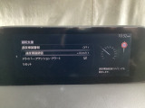 フォワードセンシングカメラで認識した交通標識をディスプレイに表示し、交通標識の見落とし防止を図り、安全運転を支援します。