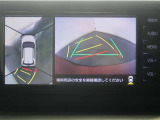 パノラミックビューモニター付きです。車両を上から見た様な映像を画面に表示。運転席からの目視だけでは見にくい、車両周辺の状況をリアルタイムでしっかり確認出来ます。
