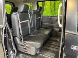 後部座席も気になるような傷・汚れやへたりなど、大きなダメージはなく、良好な状態です。