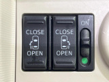 【両側パワースライドドア】スマートキーや運転席のスイッチで後席両側スライドドアの開閉が可能♪電動だから力を入れてドアを開ける必要が無く、小さなお子様でも簡単に開け閉めでき快適です♪