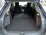 セカンドシートを倒せばさらに荷室が広がります。