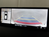狭い場所での駐車やすれ違いなどでより的確な運転操作に役立つ360&deg;ビューモニターが装備されています。