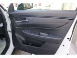 【運転席内ドア 】試乗車上がりで、内装状態も非常に良好です!