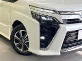 【LEDヘッドライト】悪天候や夜間走行時も良好な視界を確保し安心して運転できる高輝度LEDヘッドライトを装備!点灯速度が早く、消費電力も抑えられています。