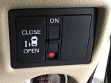【パワースライドドア】助手席側がパワースライドドアになっており、運転席のスイッチやスマートキーでも開閉が可能です!開口部も広いので乗り降りも楽々♪