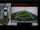 パノラミックビューモニター付きです。車両を上から見た様な映像をディスプレイオーディオ画面に表示。運転席からの目視だけでは見にくい、車両周辺の状況をリアルタイムでしっかり確認出来ます。