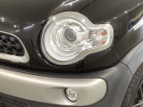 LEDヘッドライトは、点灯の瞬間から最大光量を発揮し、突然暗くなるトンネルなどでの安定感を高めます。