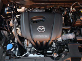 「SKYACTIV-G(ガソリン)」は、規格外の高圧縮を実現し、世界のエンジン技術者に驚きを与えました。さらに、それを維持したままノッキングの発生を抑え、熱効率を向上、走りにも寄与したエンジンです。